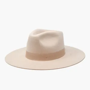 Lila in Oatmeal